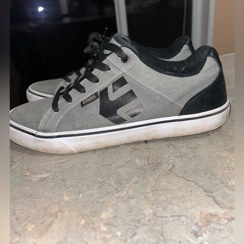 Etnies skater shoe size 8